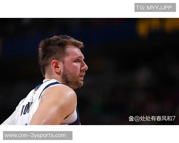 东契奇背打博格丹遭遇撞击疑似小腿受伤引发关注