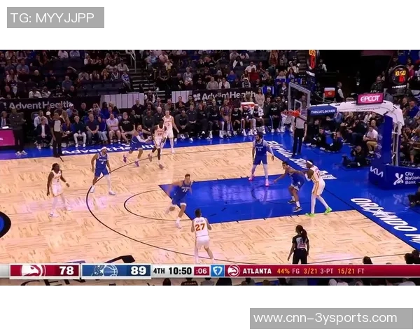 克雷伊奇初次亮相开拓者训练馆与新队友教练热情互动